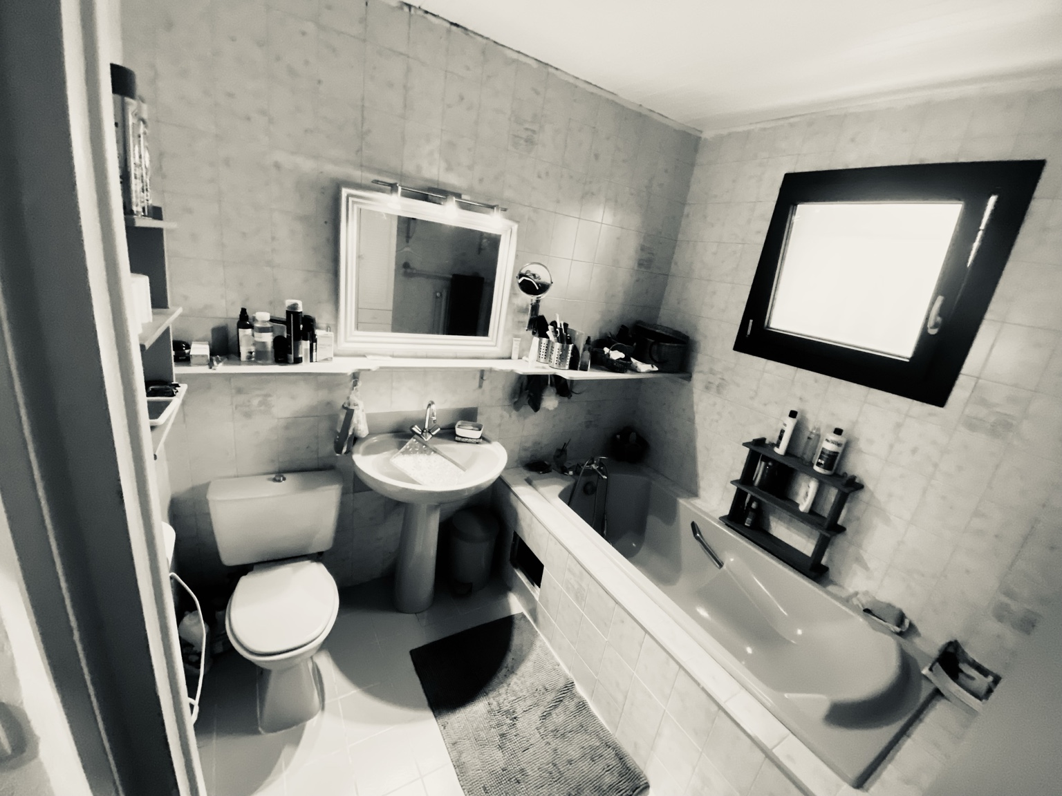 Avant — salle de bains avec baignoire